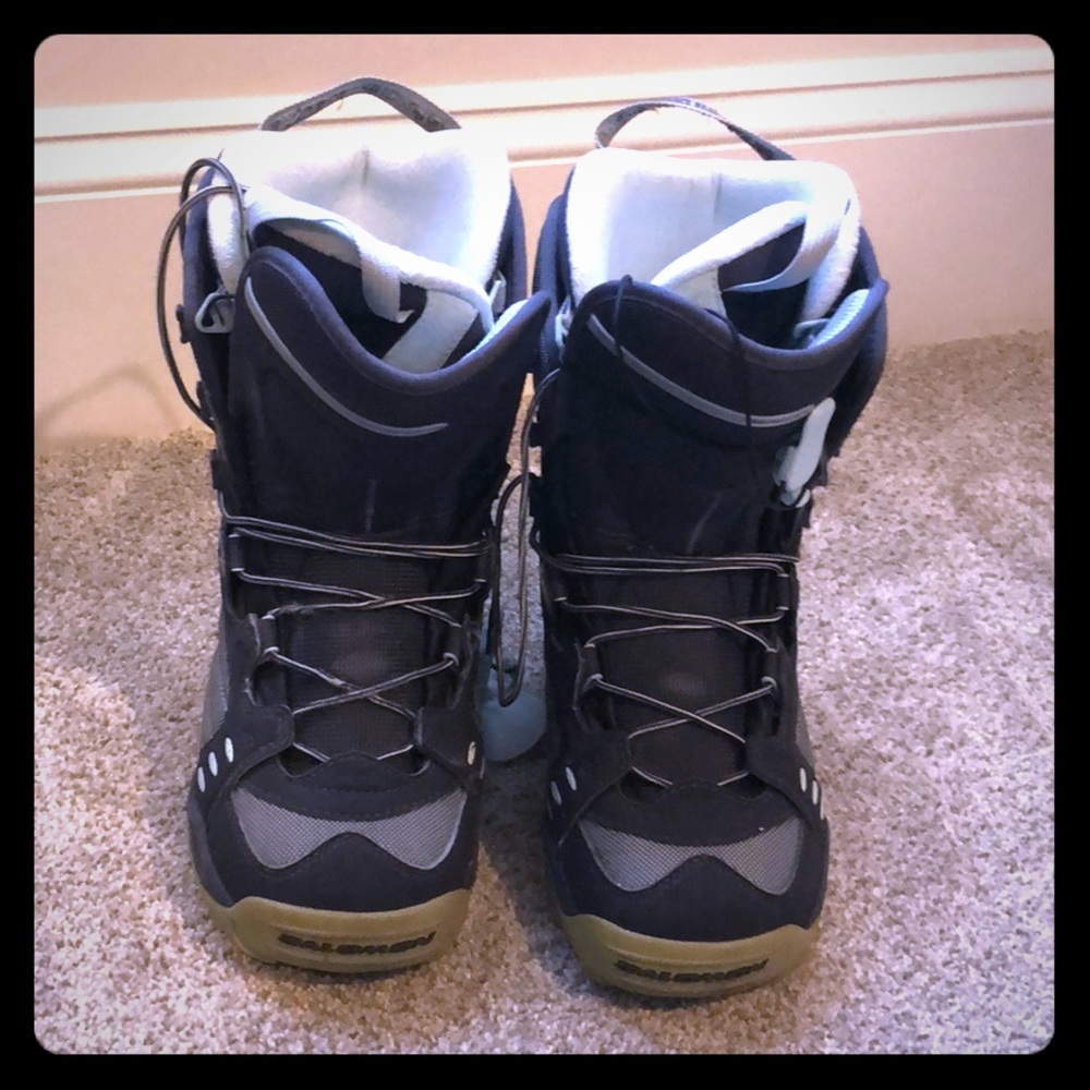 Snowboard boots
